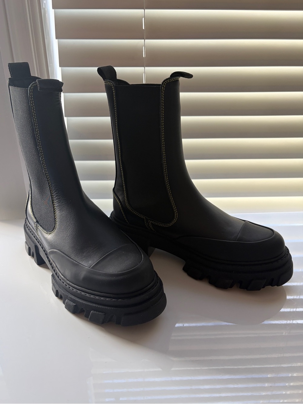 Ganni Black Leather Mid Chelsea Boots Cleated Platform NWOT Size 39